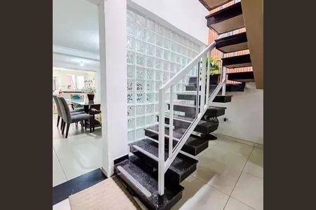 Casa à venda com 251m², 4 quartos e 2 vagas