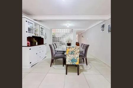 Casa à venda com 251m², 4 quartos e 2 vagas