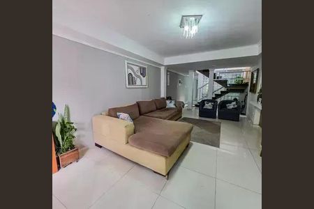 Casa à venda com 4 quartos, 251m² em Santa Terezinha, Santo André