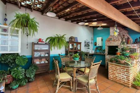 Casa à venda com 237m², 3 quartos e 5 vagas