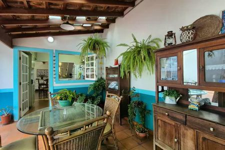 Casa à venda com 237m², 3 quartos e 5 vagas