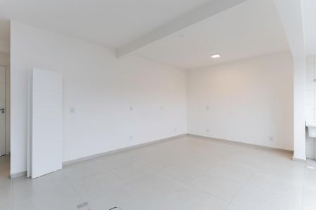 Sala/Quarto de kitnet/studio para alugar com 1 quarto, 37m² em Parada Inglesa, São Paulo