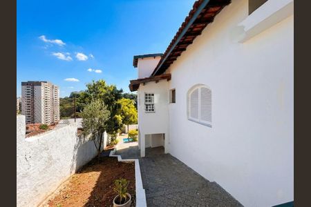 Casa à venda com 301m², 3 quartos e 3 vagas