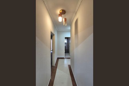 Casa para alugar com 180m², 3 quartos e 2 vagasCorredor 