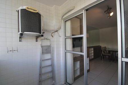 Apartamento à venda com 74m², 2 quartos e 1 vagaSala - Varanda