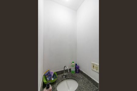 Banheiro de apartamento à venda com 3 quartos, 61m² em Vila Endres, Guarulhos