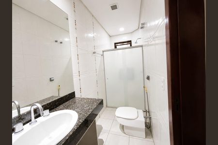 Casa de condomínio para alugar com 400m², 5 quartos e 4 vagas Casa de condomínio para alugar com 400m², 5 quartos e 4 vagasBanheiro