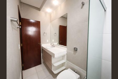 Casa de condomínio para alugar com 400m², 5 quartos e 4 vagas Casa de condomínio para alugar com 400m², 5 quartos e 4 vagasBanheiro