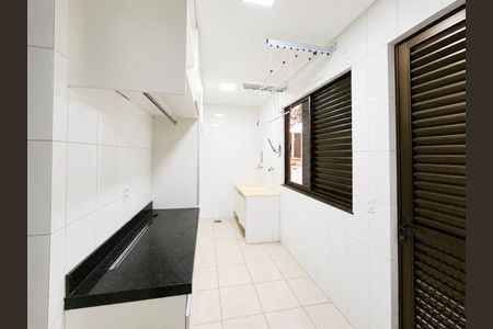 Casa de condomínio para alugar com 400m², 5 quartos e 4 vagas Casa de condomínio para alugar com 400m², 5 quartos e 4 vagasÁrea de serviço