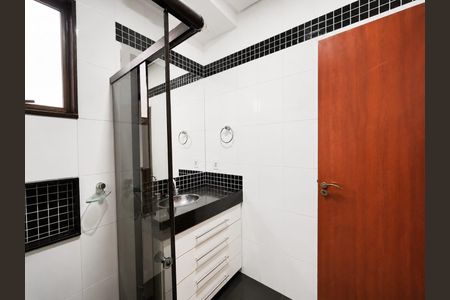 Casa de condomínio para alugar com 400m², 5 quartos e 4 vagas Casa de condomínio para alugar com 400m², 5 quartos e 4 vagasBanheiro