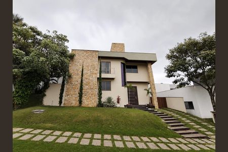 Casa de condomínio para alugar com 400m², 5 quartos e 4 vagas Casa de condomínio para alugar com 400m², 5 quartos e 4 vagasFachada