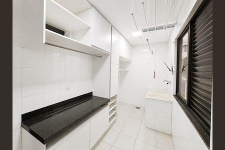 Casa de condomínio para alugar com 400m², 5 quartos e 4 vagas Casa de condomínio para alugar com 400m², 5 quartos e 4 vagasÁrea de serviço