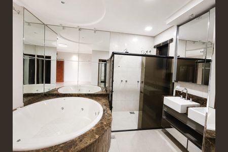 Casa de condomínio para alugar com 400m², 5 quartos e 4 vagas Casa de condomínio para alugar com 400m², 5 quartos e 4 vagasBanheiro