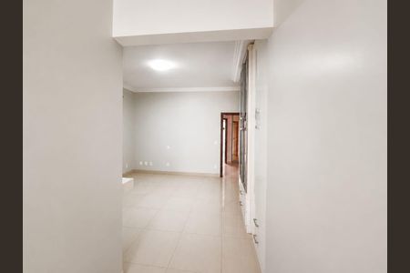 Casa de condomínio para alugar com 400m², 5 quartos e 4 vagas Casa de condomínio para alugar com 400m², 5 quartos e 4 vagasQuarto