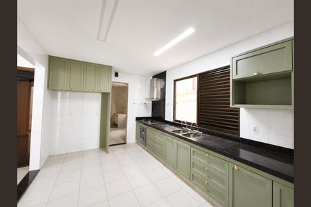 Cozinha de casa de condomínio para alugar com 5 quartos, 400m² em Alphaville Araguaia, Goiânia