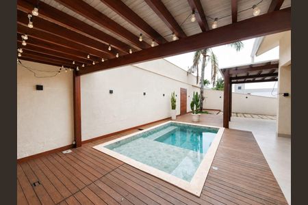 Casa de condomínio para alugar com 400m², 5 quartos e 4 vagas Casa de condomínio para alugar com 400m², 5 quartos e 4 vagasPiscina