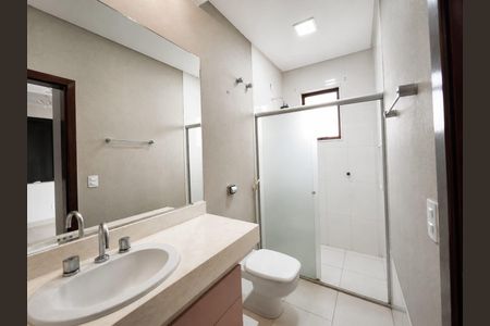 Casa de condomínio para alugar com 400m², 5 quartos e 4 vagas Casa de condomínio para alugar com 400m², 5 quartos e 4 vagasBanheiro