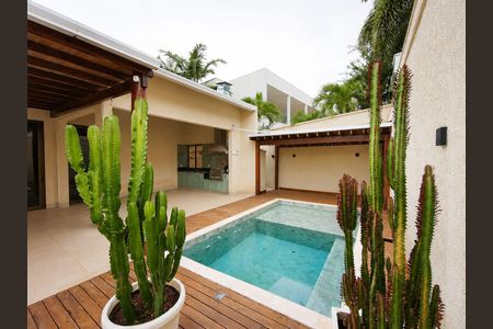 Casa de condomínio para alugar com 400m², 5 quartos e 4 vagas Casa de condomínio para alugar com 400m², 5 quartos e 4 vagasPiscina