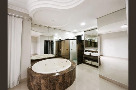Casa de condomínio para alugar com 400m², 5 quartos e 4 vagas Casa de condomínio para alugar com 400m², 5 quartos e 4 vagasBanheiro