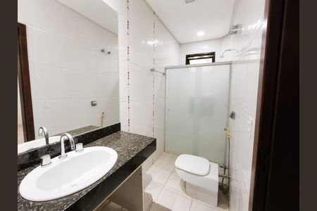 Casa de condomínio para alugar com 400m², 5 quartos e 4 vagas Casa de condomínio para alugar com 400m², 5 quartos e 4 vagasBanheiro