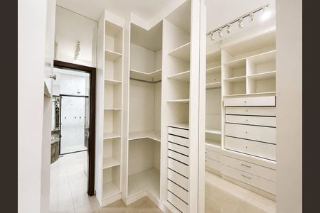 Casa de condomínio para alugar com 400m², 5 quartos e 4 vagas Casa de condomínio para alugar com 400m², 5 quartos e 4 vagasQuarto