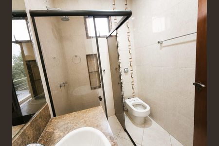Casa de condomínio para alugar com 400m², 5 quartos e 4 vagas Casa de condomínio para alugar com 400m², 5 quartos e 4 vagasBanheiro