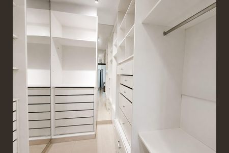 Casa de condomínio para alugar com 400m², 5 quartos e 4 vagas Casa de condomínio para alugar com 400m², 5 quartos e 4 vagasQuarto