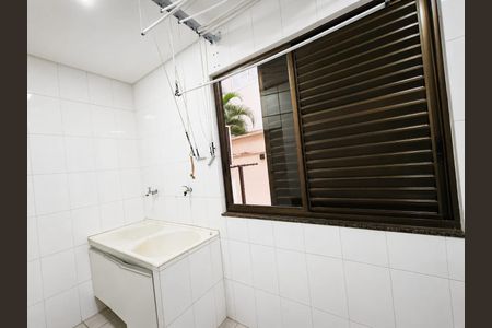 Casa de condomínio para alugar com 400m², 5 quartos e 4 vagas Casa de condomínio para alugar com 400m², 5 quartos e 4 vagasÁrea de serviço