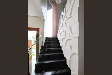 Casa de condomínio para alugar com 400m², 5 quartos e 4 vagas Casa de condomínio para alugar com 400m², 5 quartos e 4 vagasCorredor