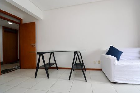 Sala de apartamento para alugar com 1 quarto, 52m² em Caminho das Árvores, Salvador