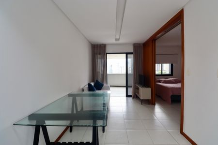 Sala de apartamento para alugar com 1 quarto, 52m² em Caminho das Árvores, Salvador