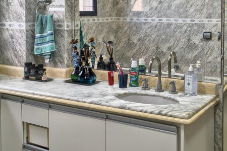 Apartamento para alugar com 380m², 4 quartos e 5 vagasBanheiro da Suíte 1