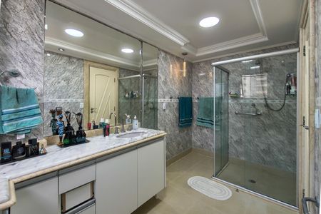 Apartamento para alugar com 380m², 4 quartos e 5 vagasBanheiro da Suíte 1