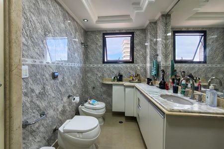 Apartamento para alugar com 380m², 4 quartos e 5 vagasBanheiro da Suíte 1