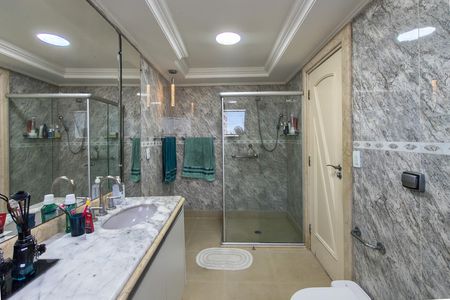 Apartamento para alugar com 380m², 4 quartos e 5 vagasBanheiro da Suíte 1