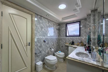 Apartamento para alugar com 380m², 4 quartos e 5 vagasBanheiro da Suíte 1