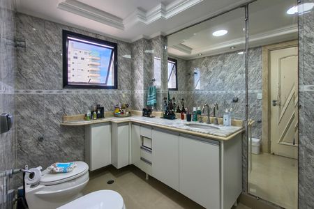 Apartamento para alugar com 380m², 4 quartos e 5 vagasBanheiro da Suíte 1
