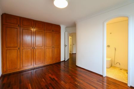 Apartamento para alugar com 256m², 4 quartos e 4 vagas Apartamento para alugar com 256m², 4 quartos e 4 vagasSuíte 2