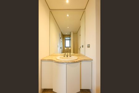 Apartamento para alugar com 256m², 4 quartos e 4 vagas Apartamento para alugar com 256m², 4 quartos e 4 vagasBanheiro da Suíte 2