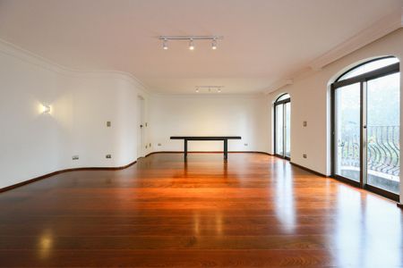 Apartamento para alugar com 256m², 4 quartos e 4 vagas Apartamento para alugar com 256m², 4 quartos e 4 vagasSala