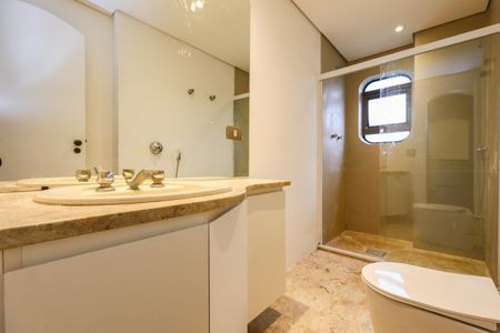 Apartamento para alugar com 256m², 4 quartos e 4 vagas Apartamento para alugar com 256m², 4 quartos e 4 vagasBanheiro
