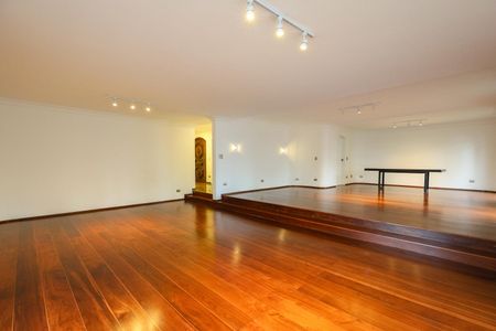 Apartamento para alugar com 256m², 4 quartos e 4 vagas Apartamento para alugar com 256m², 4 quartos e 4 vagasSala