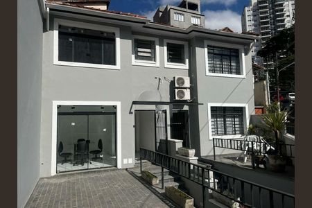 Casa para alugar com 200m², 3 quartos e 2 vagas