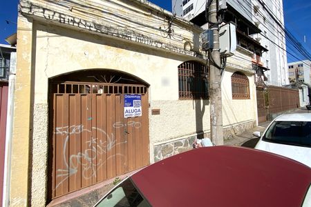Casa para alugar com 102m², 2 quartos e 1 vaga Casa para alugar com 102m², 2 quartos e 1 vagaFachada