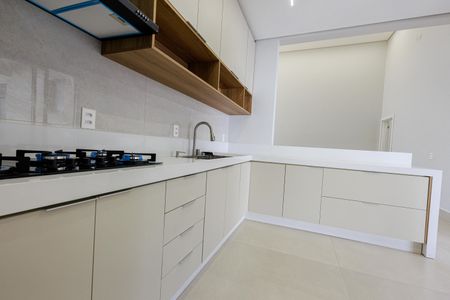 Casa de condomínio para alugar com 198m², 3 quartos e 4 vagas