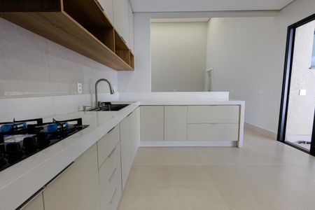 Casa de condomínio para alugar com 198m², 3 quartos e 4 vagas