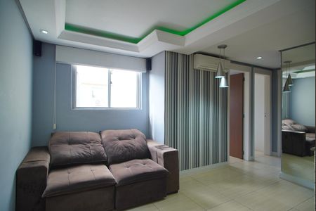Sala de apartamento para alugar com 2 quartos, 44m² em Mário Quintana, Porto Alegre