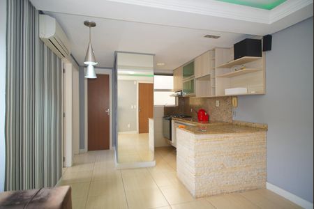 Sala de apartamento para alugar com 2 quartos, 44m² em Mário Quintana, Porto Alegre