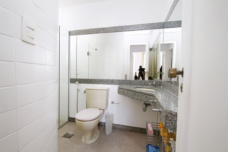 Apartamento à venda com 77m², 2 quartos e 3 vagasBanheiro Social