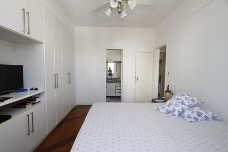 Apartamento à venda com 77m², 2 quartos e 3 vagasQuarto 2 - Suíte